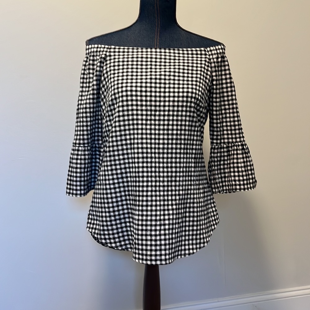 White House black market size xs gingham off the shoulder blouse